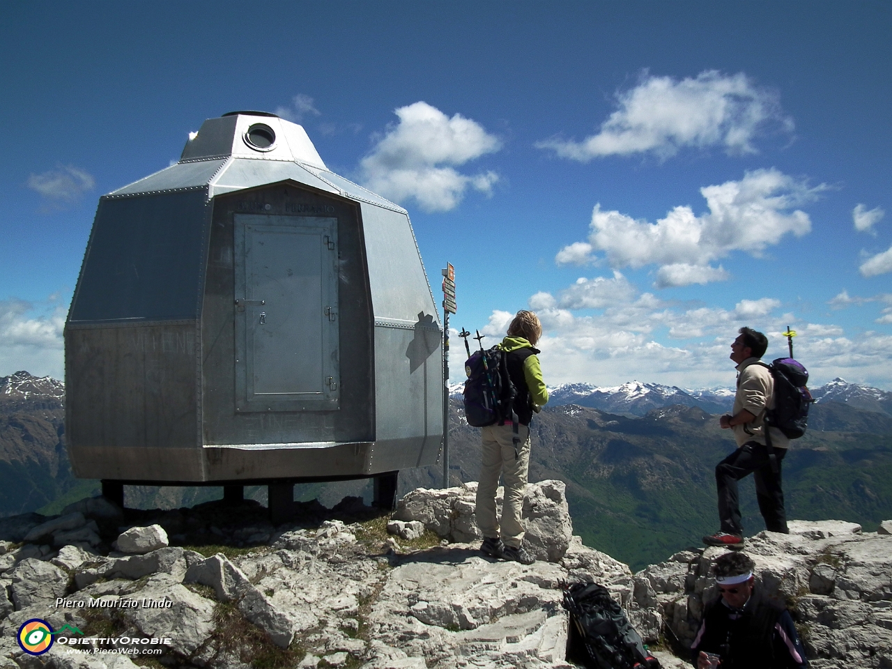 50 La navicella spaziale del Bivacco Ferrario.JPG